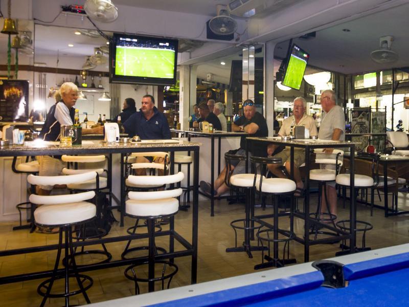 Hotel Traveller'S Rest Sports Bar Pattaya Exterior foto